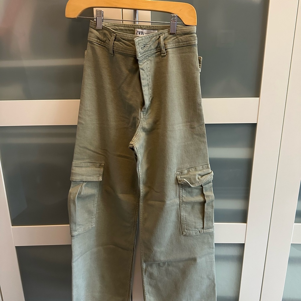 Zara Green Cargo Jeans with Utility Design